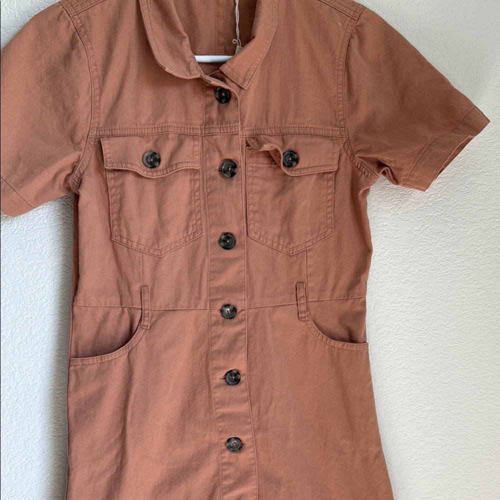 Brown Mini Dress with Mandarin Collar and Short Sleeves - Picture 4 of 11